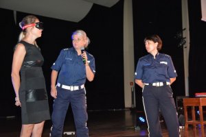 Policjanci z uczestnikami seminarium „Bezpiecznie – chce się żyć”