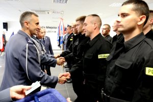 Komendant Wojewódzki Policji w Lublinie gratuluje nowym policjantom.