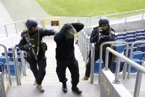 Ćwiczenia policyjnych kontrterrorystów na Stadionie Arena Lublin