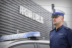 Policjant w tle stadion ARENA LUBLIN