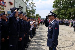 Komendant Wojewódzki Policji wita nowo przyjętych policjantów