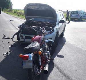 fot. zderzenie toyoty z motocyklami