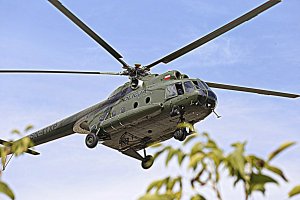 Szkolenie wysokościowe dla funkcjonariuszy samodzielnych pododdziałów kontrterrorystycznych Policji z wykorzystaniem śmigłowca Mi-8T
