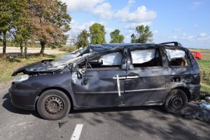 fot. rozbity samochód w wypadku w m. Płusy