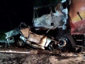 wypadek dwa spalone samochody