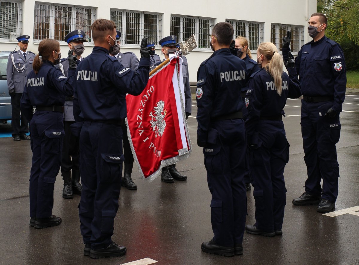 Policjanci ślubują na sztandar Komendy Miejskiej Policji w Chełmie