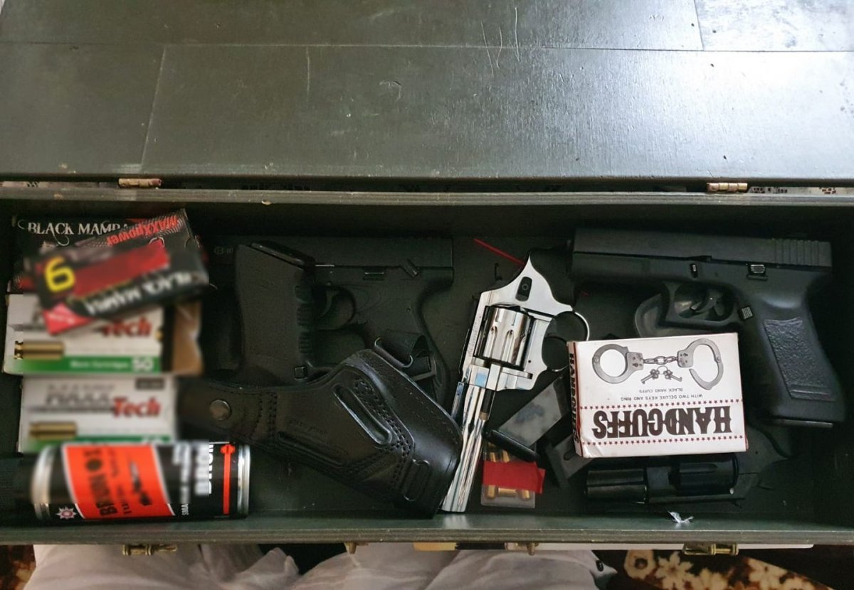 skrzynia z bronią i amunicją 