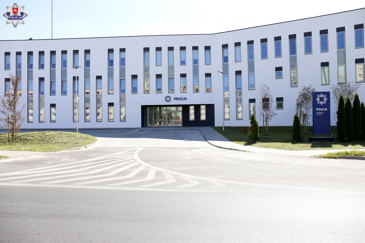 Na zdjęciu widzimy front budynku Komisariatu Szóstego Policji w Lublinie.