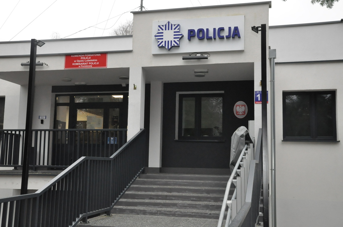 Zdjęcie budynku Komisariatu Policji w Poniatowej
