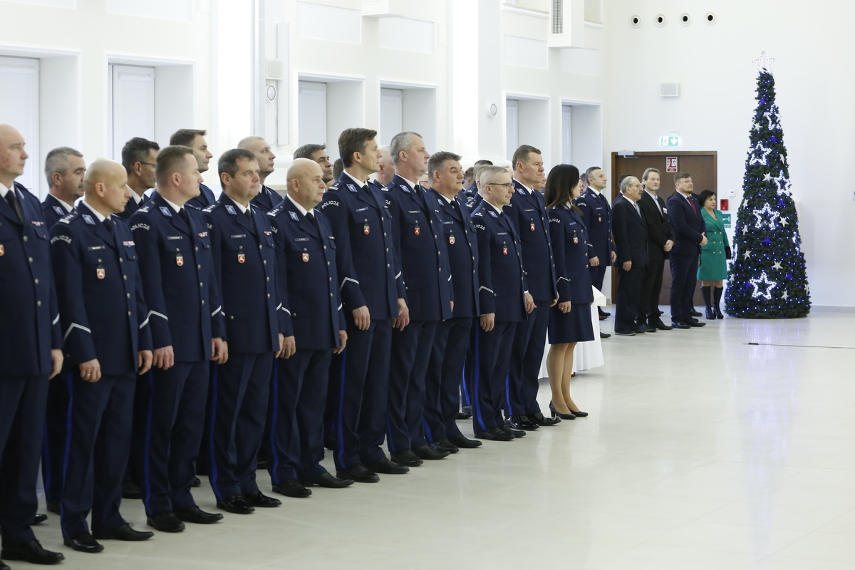 Zdjęcie przedstawia kierownictwo Lubelskiej Policji podczas spotkania opłatkowego w Komendzie Wojewódzkiej Policjie w Lublinie.