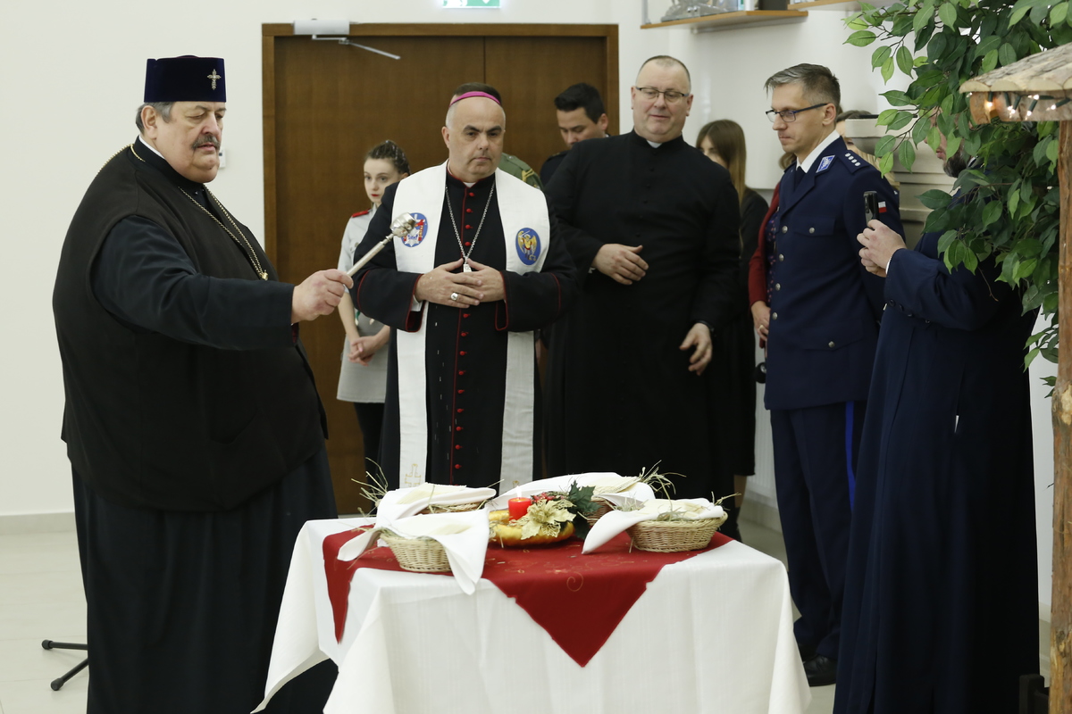 Poświęcenie opłatków przez ks. bp Adam Bab - Biskup Pomocniczy Archidiecezji Lubelskiej oraz J.E. ABP. Abel - Prawosławny Ordynariusz Diecezji Lubelskiej i Chełmskiej.