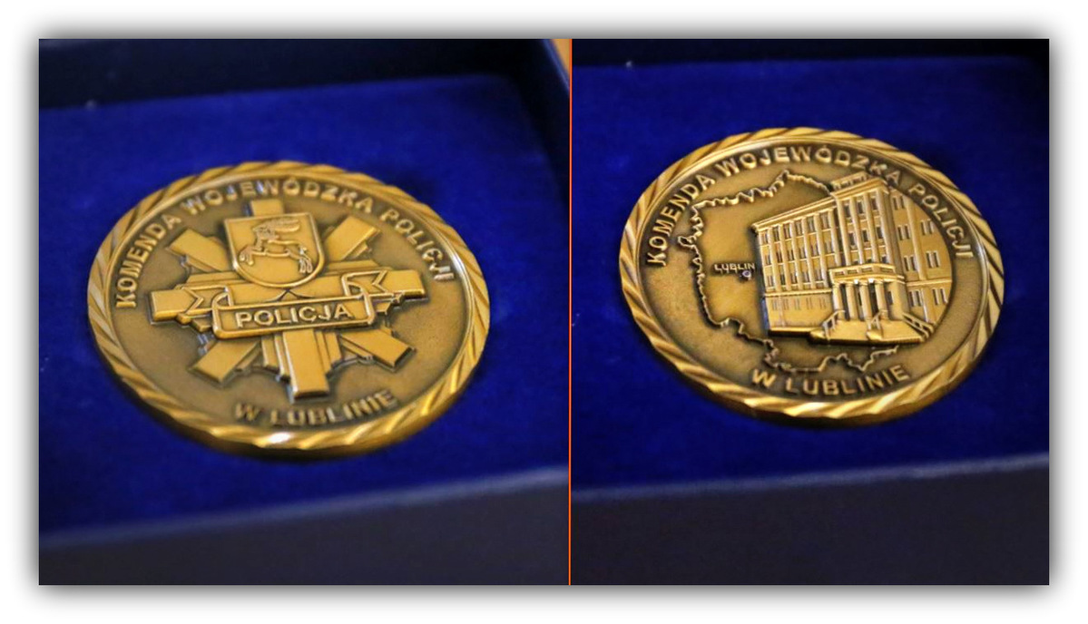 Medal okolicznościow Komendy Wojewódzkiej Policji w Lublinie. Z jednej strony widnieje logo Lubelskiej Policji z drugiej strony widzimy Komendę Wojewódzką Policji w Lublinie umieszczoną na mapie województwa lubelskiego..