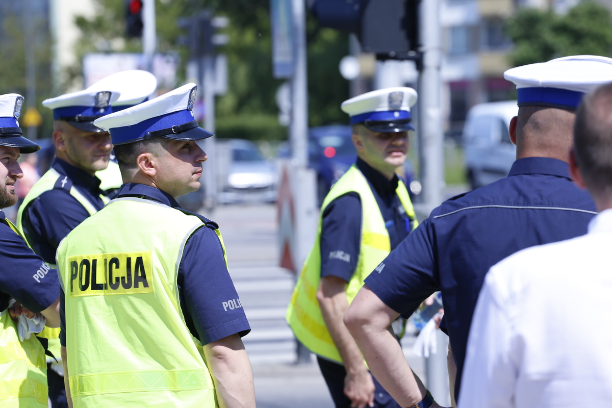 Zdjęcie przedstawia policjantów, którzy biorą udział w konkurise.