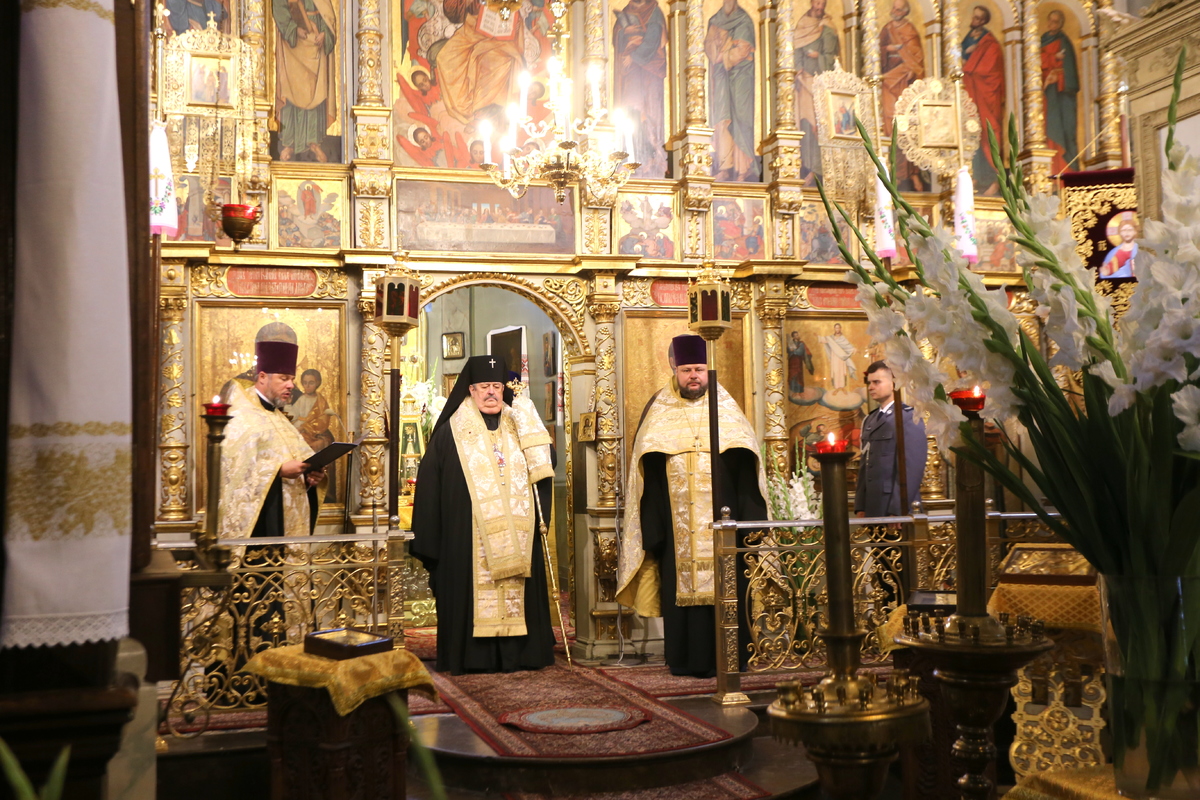 arcybiskup lubelski i chełmski Abel, naczelny prawosławny kapelan Policji ks. Andrzej Bołbot, ksiądz Marcin Gościk z prawosławnej diecezji lubelsko-chełmskiej podczas mszy