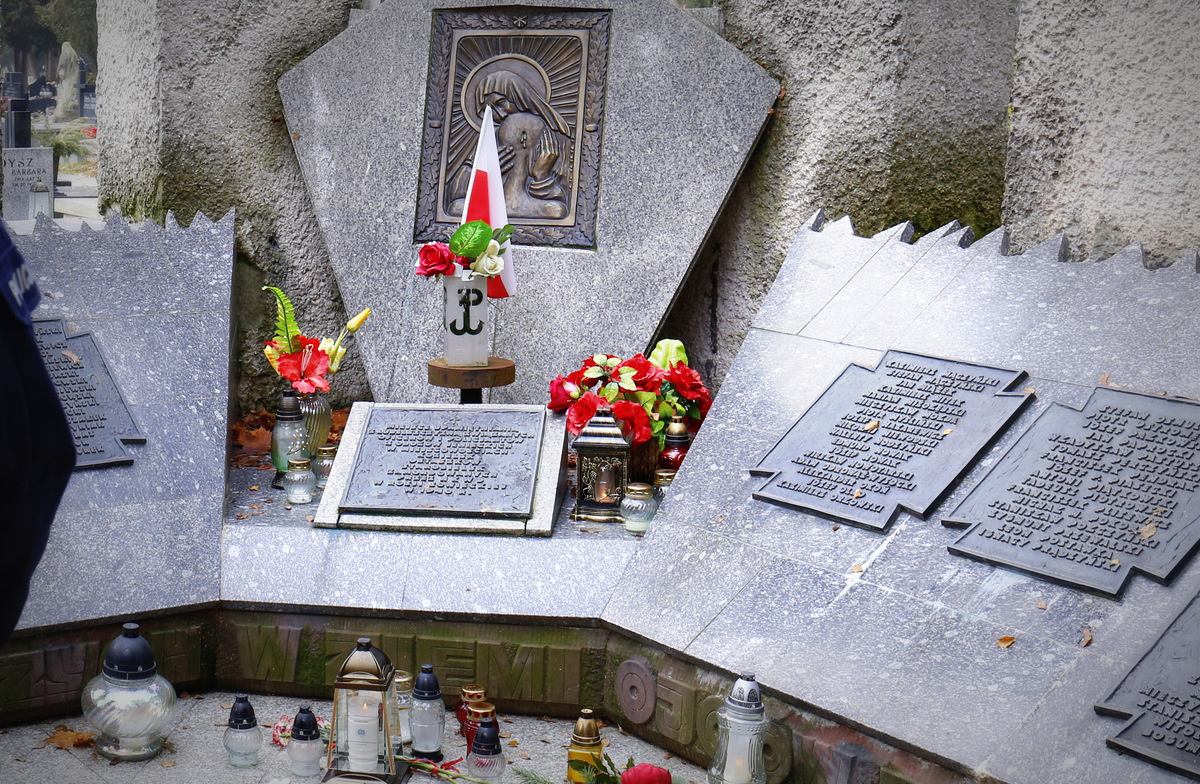 Cmentarz komunalno-wojskowym pod symboliczną Mogiłą Katyńską