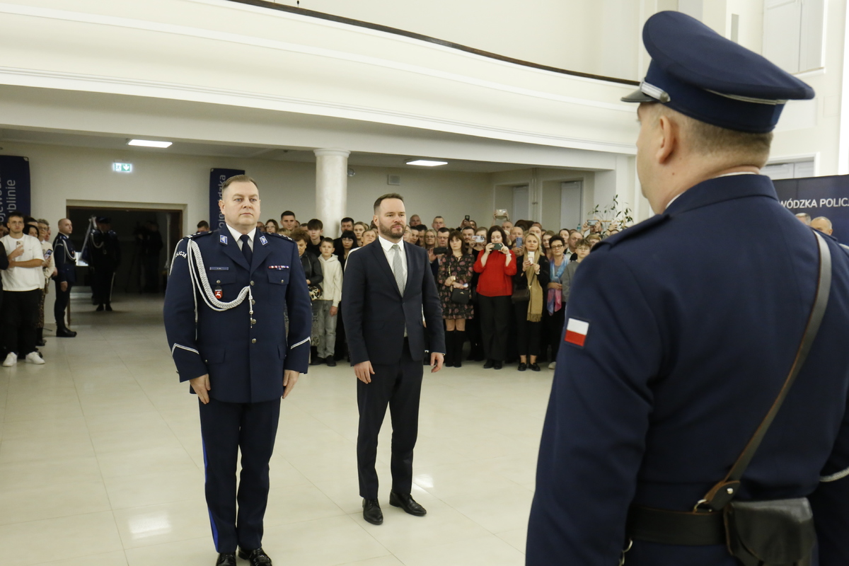 Nowych funkcjonariuszy powitał w naszych szeregach  Komendant Wojewódzki Policji w Lublinie - młodszy inspektor Tomasz Gil oraz Wojewoda Lubelski Pan Krzysztof Komorski.