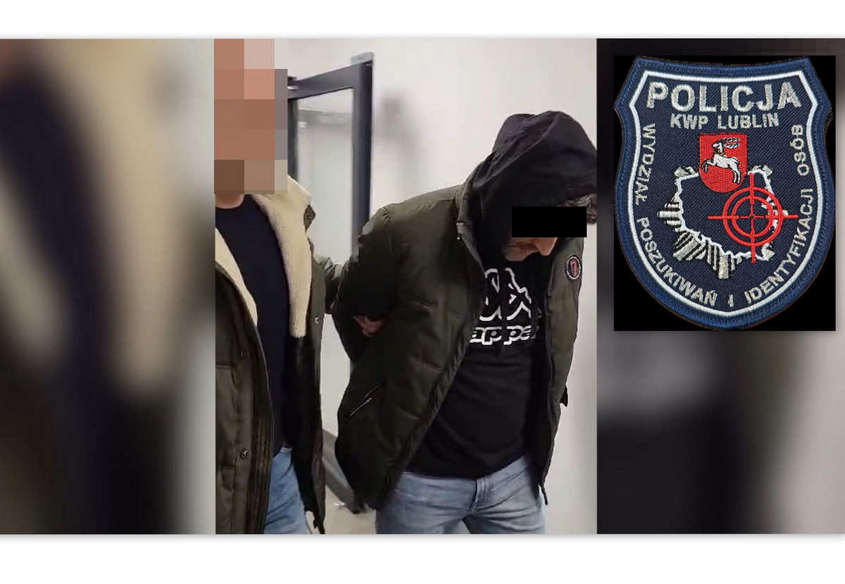 Policjant prowadzi zatrzymanego mężczyznę.