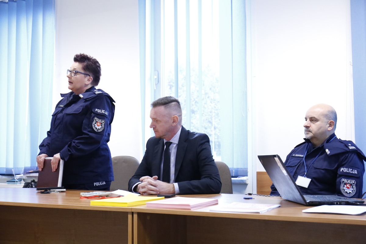 Zastępca Komendanta Wojewódzkiego Policji w Lublinie ds. kryminalnych insp. Robert Michna wspólnie z prowadzącymi szkolenie