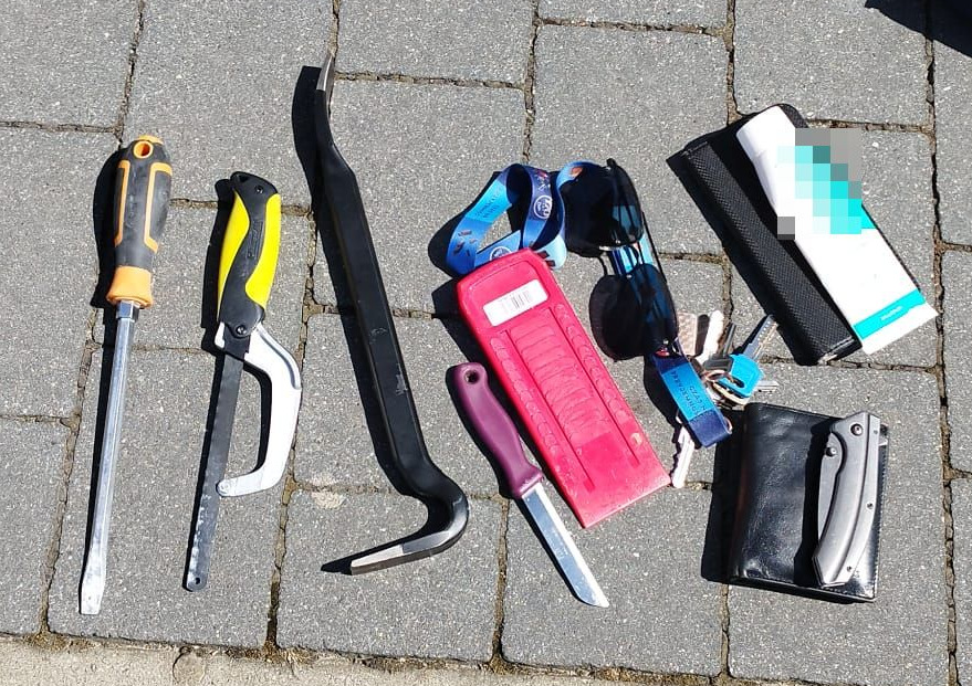 Zabezpieczone przedmioty służące do włamań.