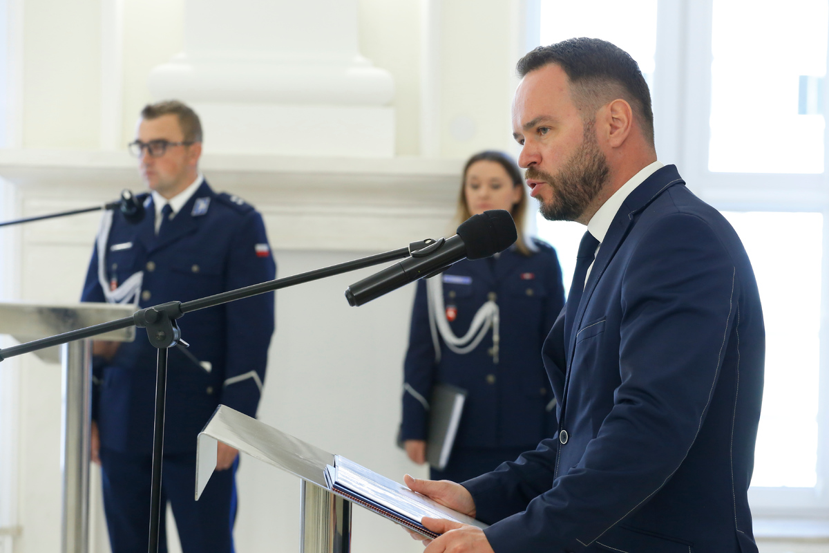 Wojewoda Lubelski Pan Krzysztof Komorski, który w swoim wystąpieniu pogratulował młodym adeptom wyboru tej drogi zawodowej. 