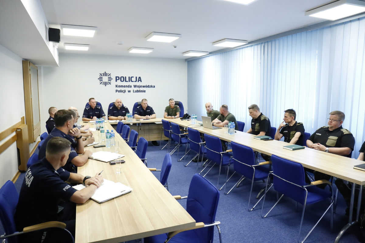 Spotkanie przedstawicieli służb Policji Lubelskiej oraz oraz Nadbużańskiego Oddziału Straży Granicznej.
