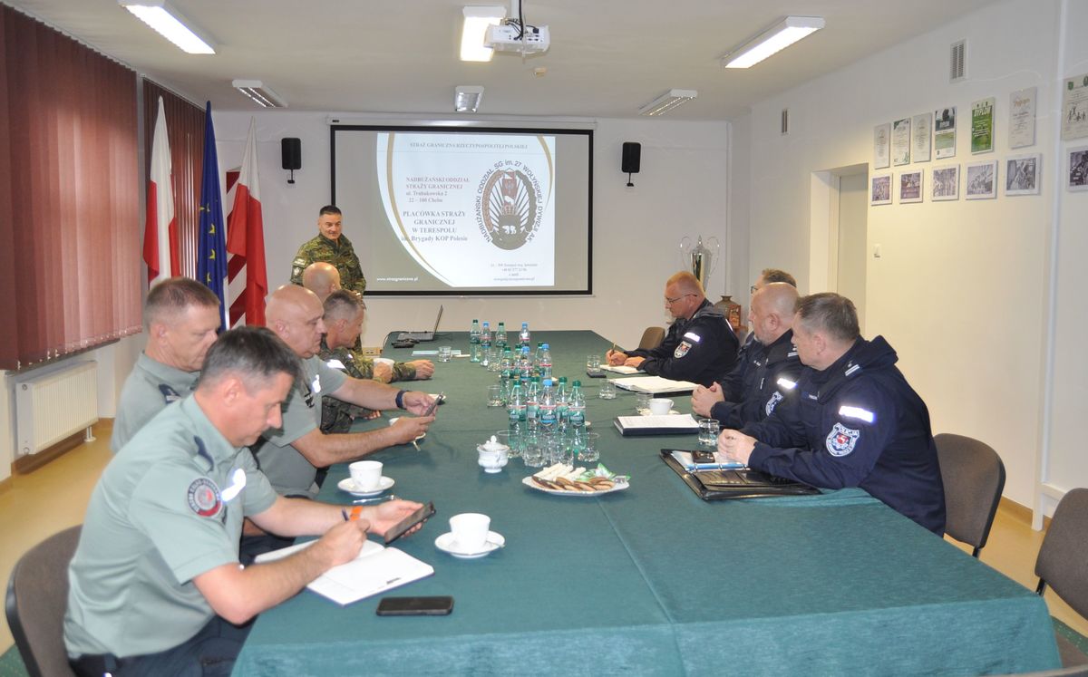 posiedzenie służb w placówce straży granicznej