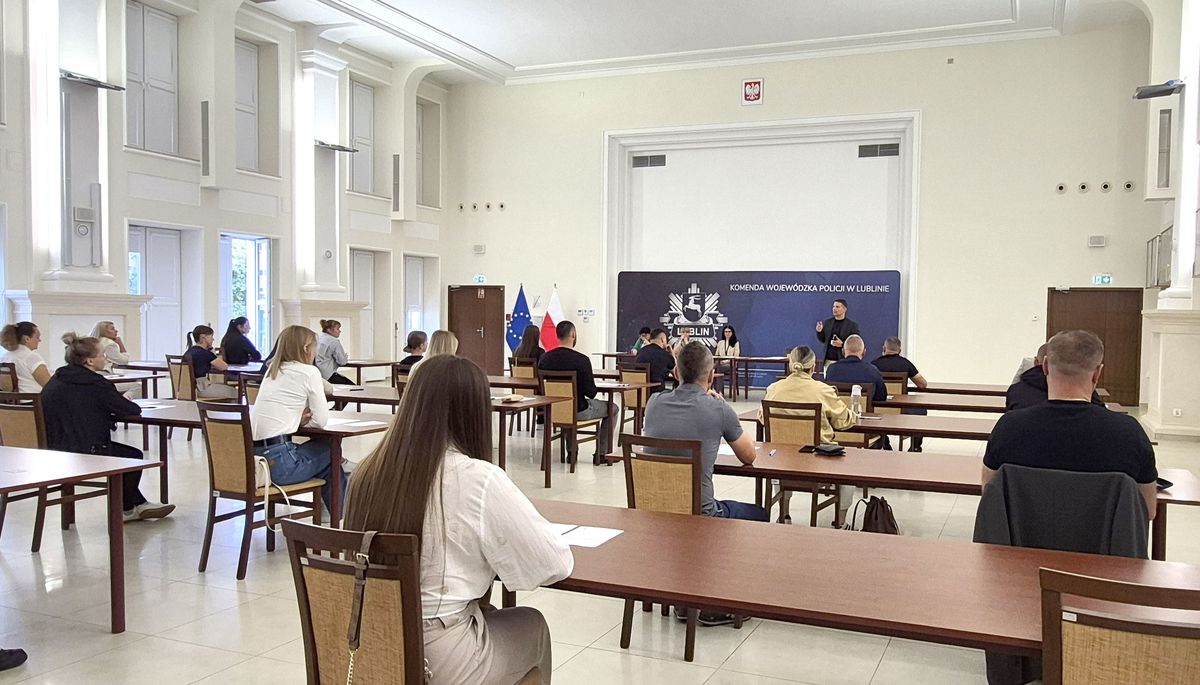 kandydaci przechodzą test wiedzy