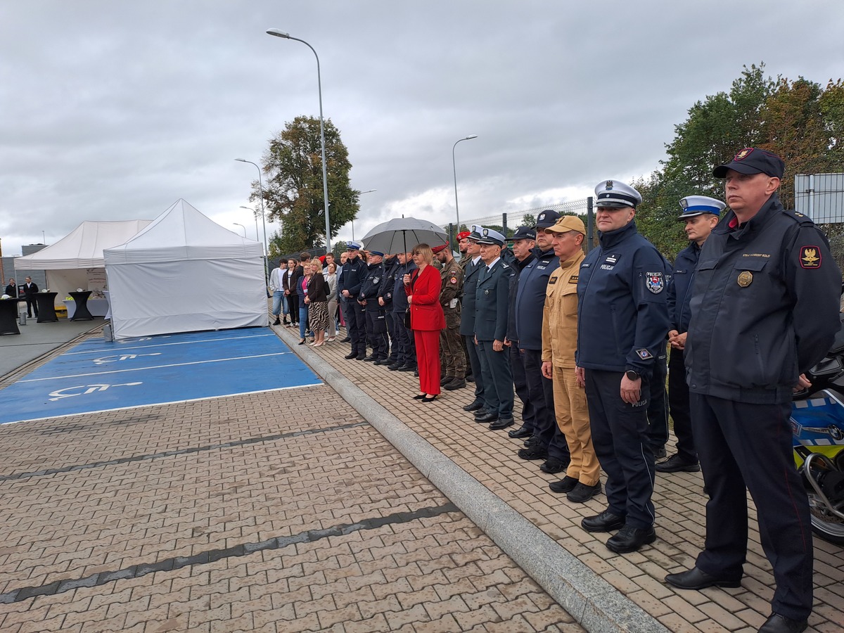 zaproszeni goście i organizatory akcji 