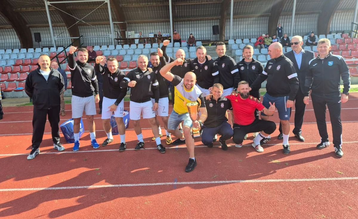 reprezentacja KWP w Lublinie z pucharem