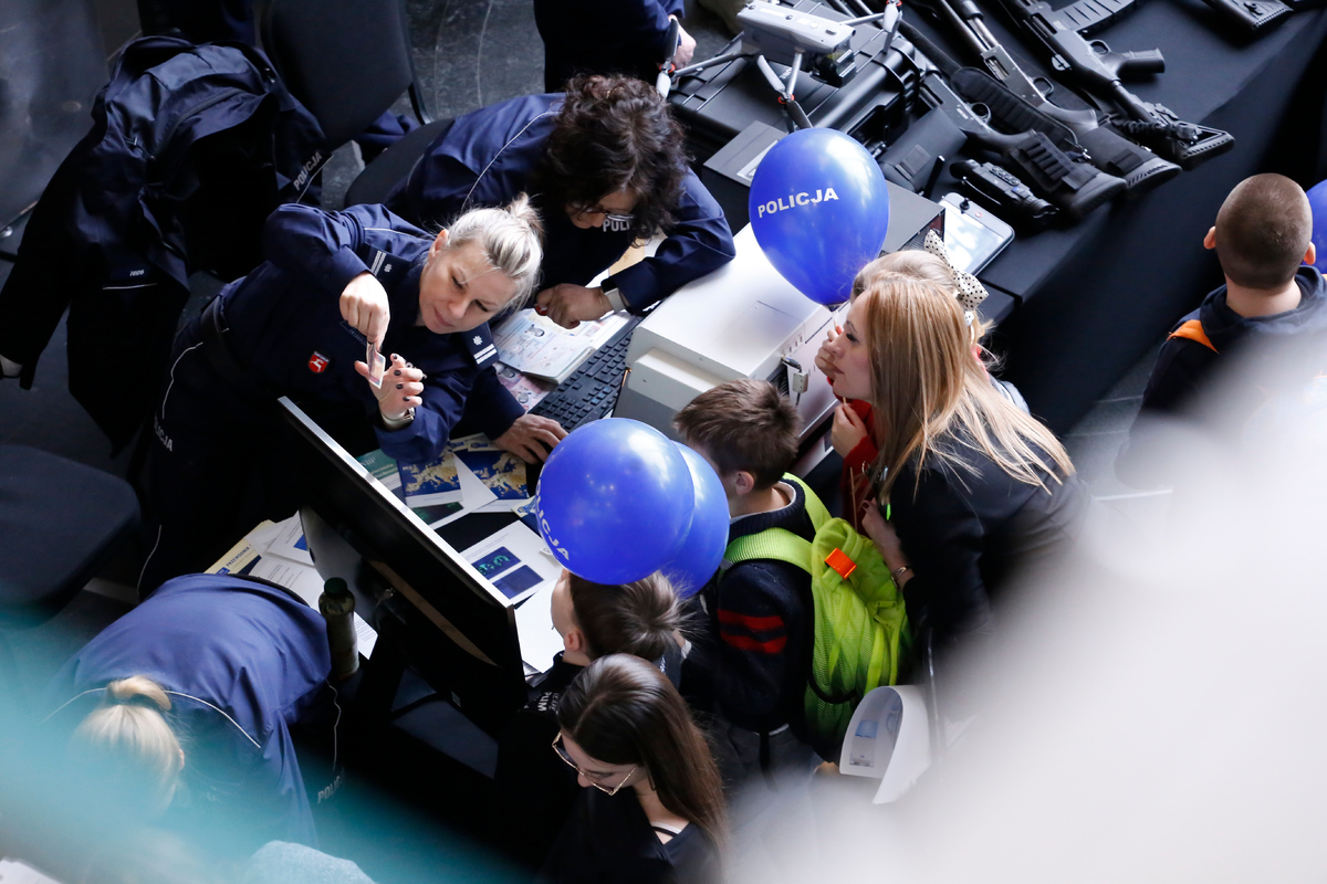 stanowisko policjantów Laboratorium Kryminalistycznego