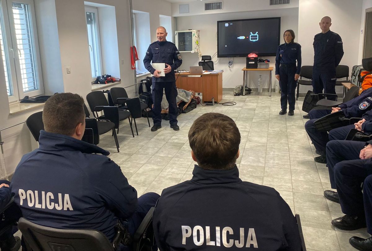 policjanci podczas szkolenia