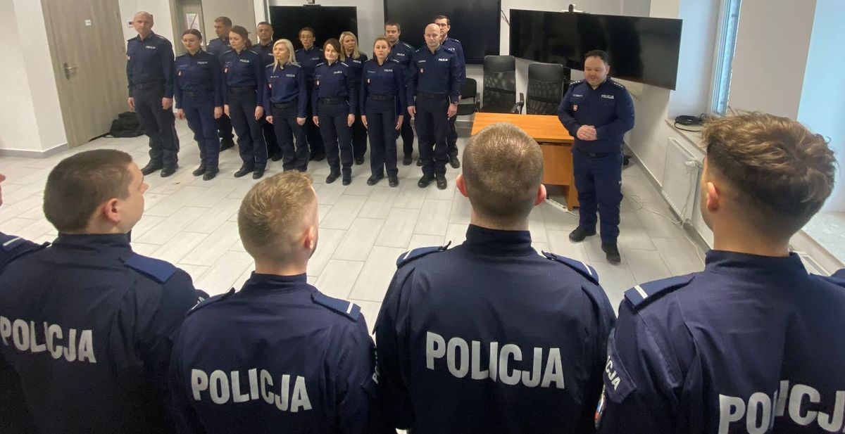 uczestnicy i kadra ośrodka podczas zakończenia szkolenia