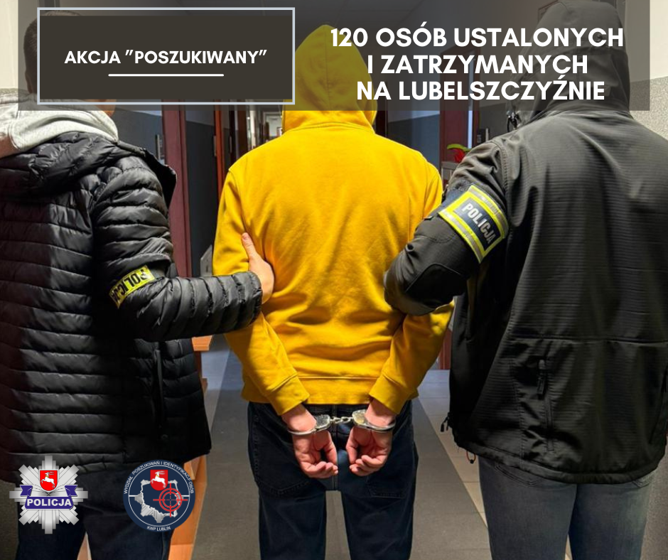 Policjanci prowadzą zatrzymanego mężczyznę.