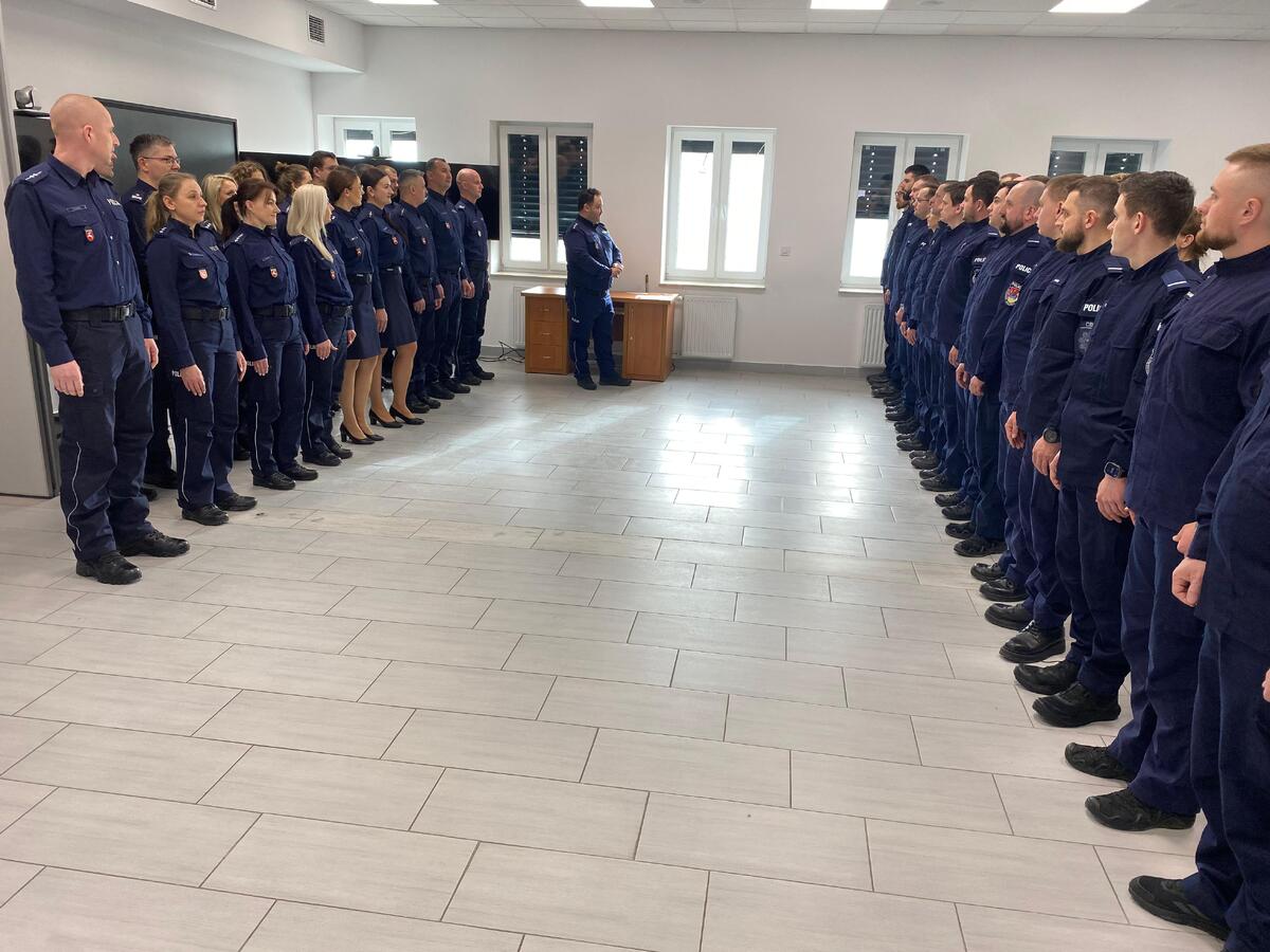 zbiurka policjantów na rozpoczęcie szkolenia