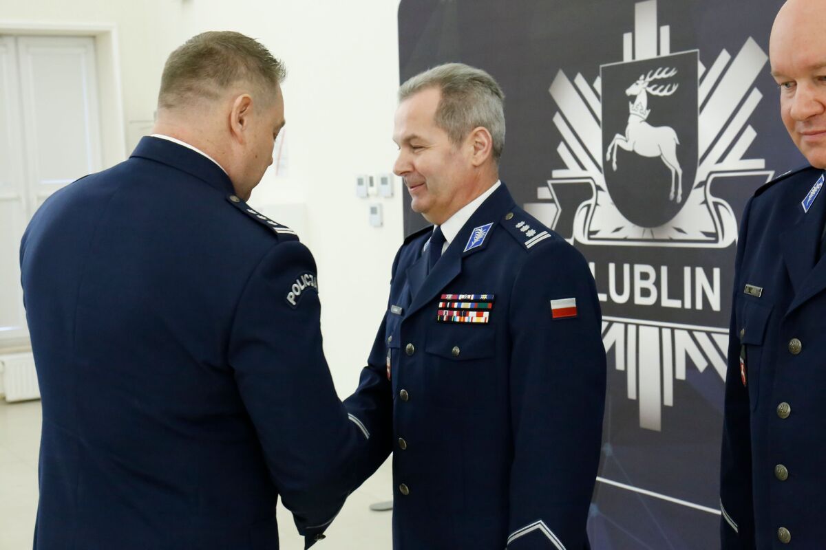 Komendant Wojewódzki Policji w Lublinie gratuluje awansu na stanowisku pierwszemu Zastępcy.