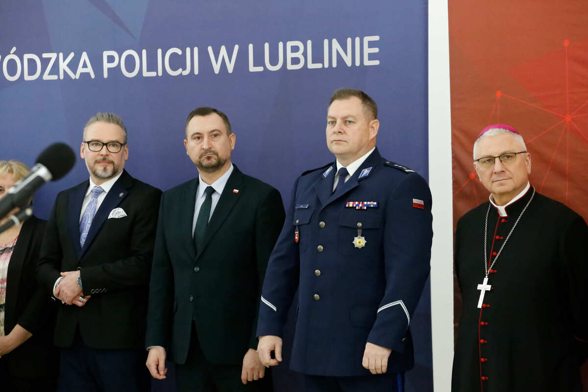 I Wicewojewoda Lubelski Pan Wojciech Wołoch, Wicemarszałek Województwa Lubelskiego Pan Marek Wojciechowski,Komendant Wojewódzki Policji w Lublinie inspektor Tomasz Gil, Jego Ekscelencja Artur Miziński Ksiądz Biskup Pomocniczy Archidiecezji Lubelskiej