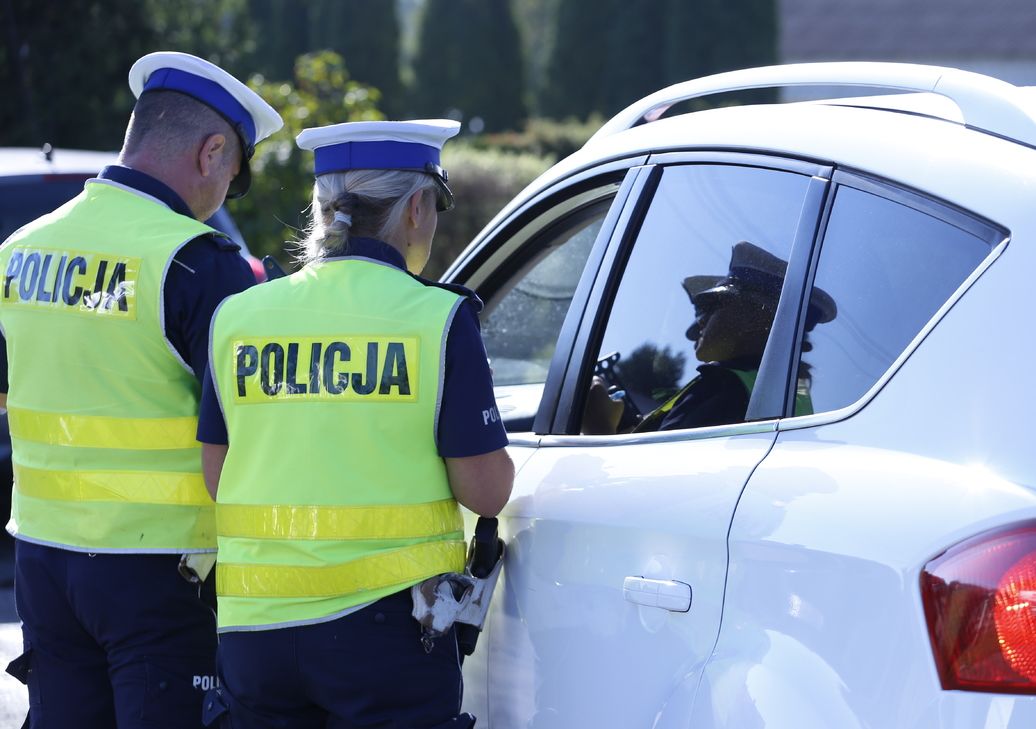 policyjna kontrola drogowa pojazdu