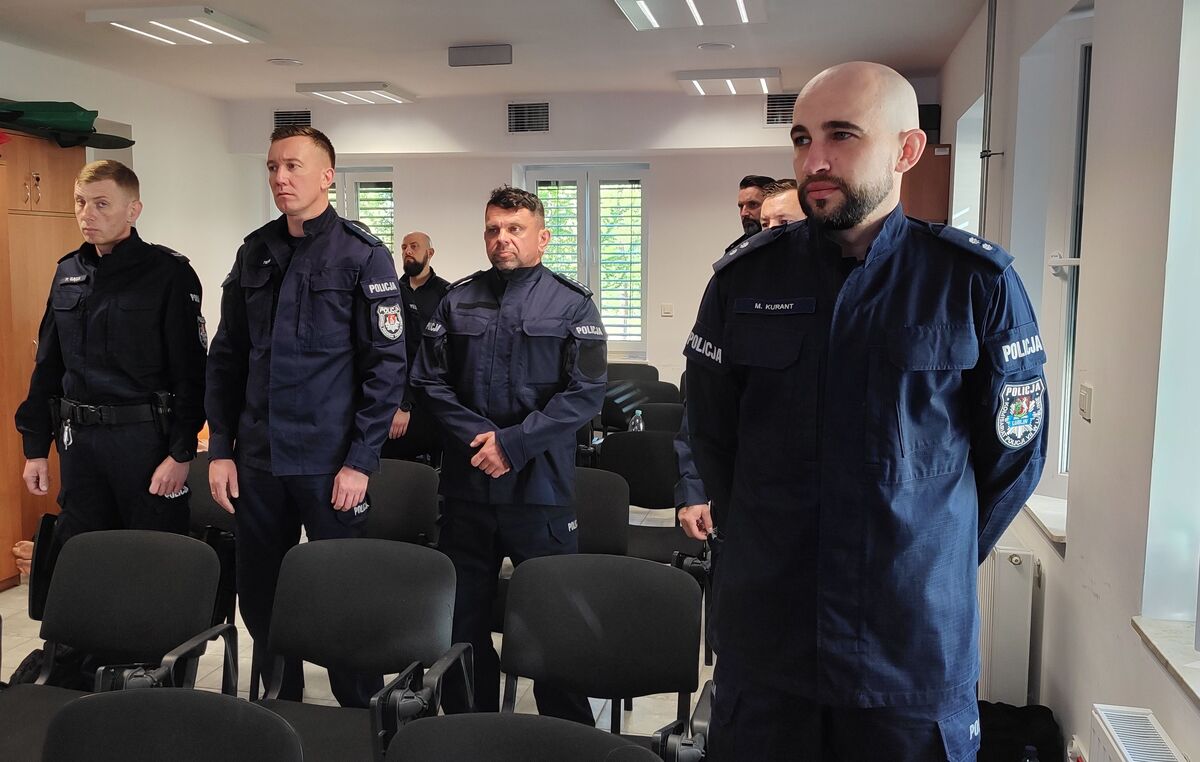 policjanci na sali wykładowej