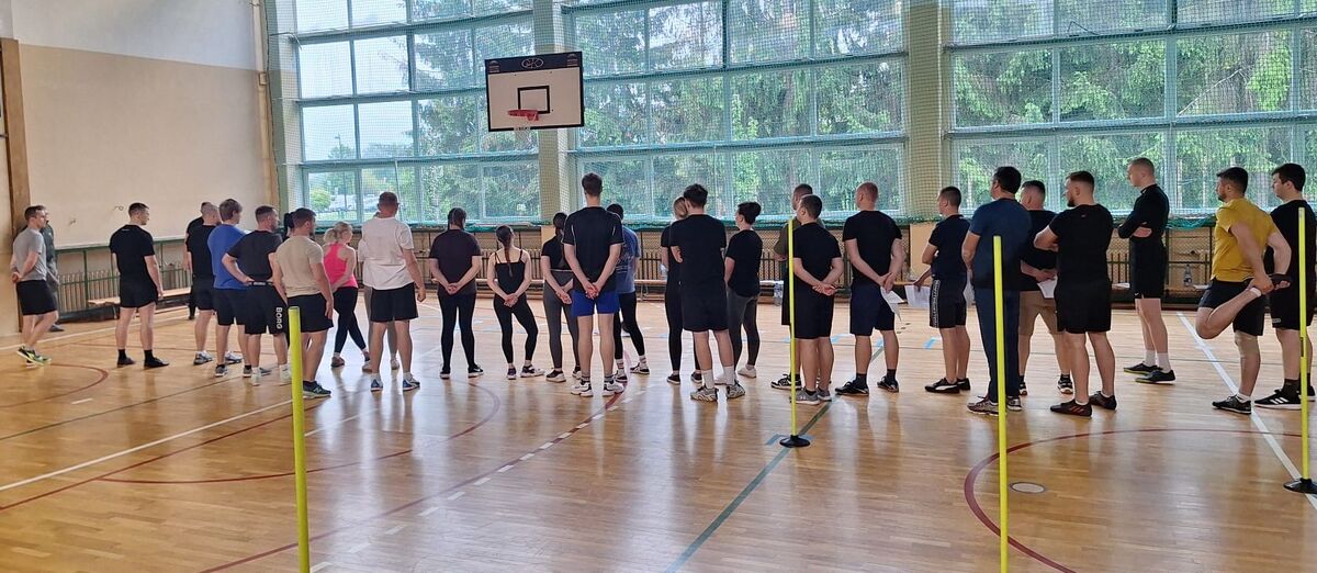 kandydaci podczas testu sprawności