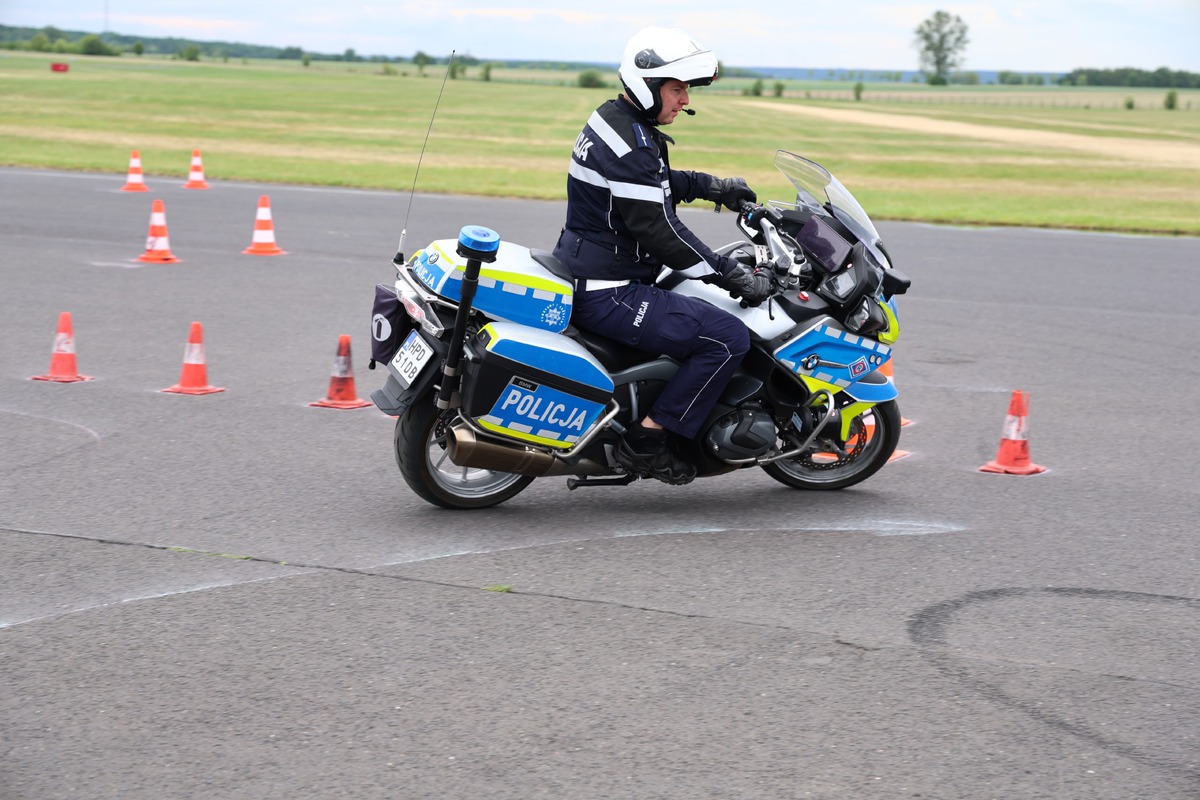 tor przeszkód motocylisty 