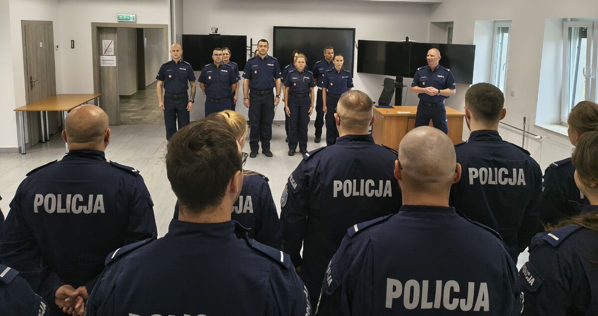 policjanci podczas uroczystego zakończenia szkolenia