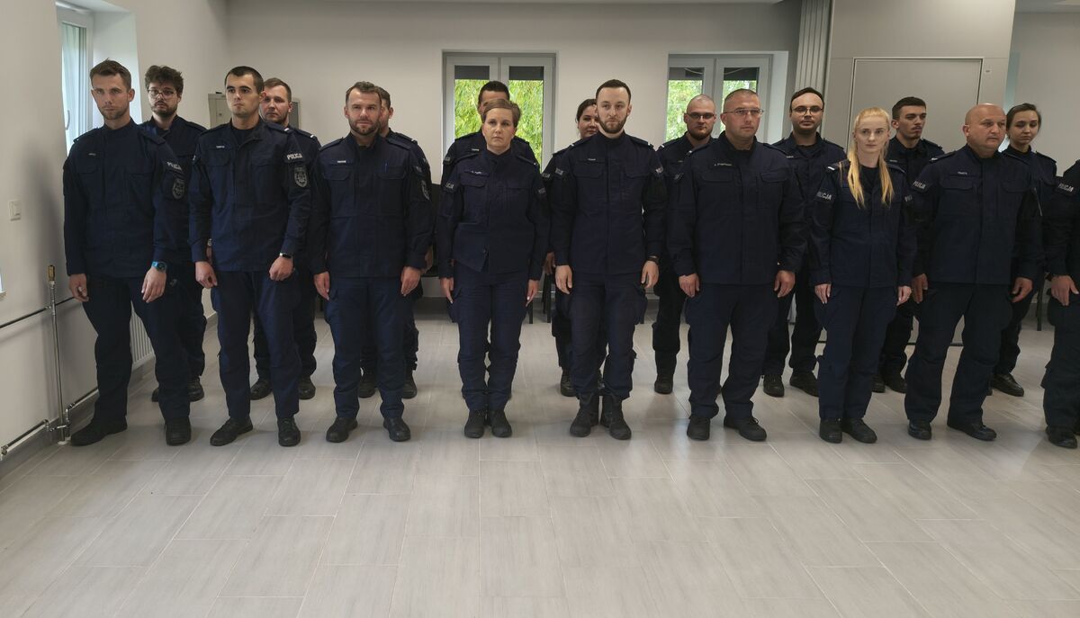 policjanci podczas uroczystego zakończenia szkolenia