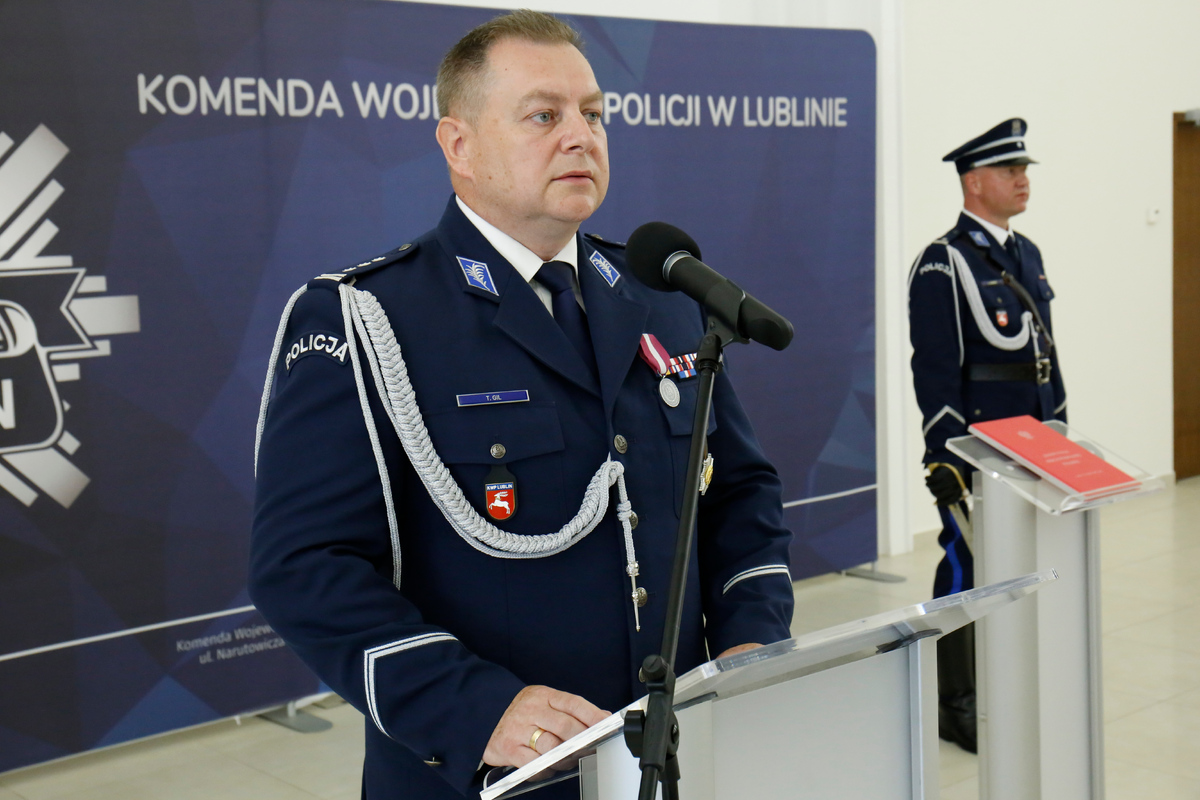 Komendant Wojewódzki Policji w Lublinie podczas przemowy. 