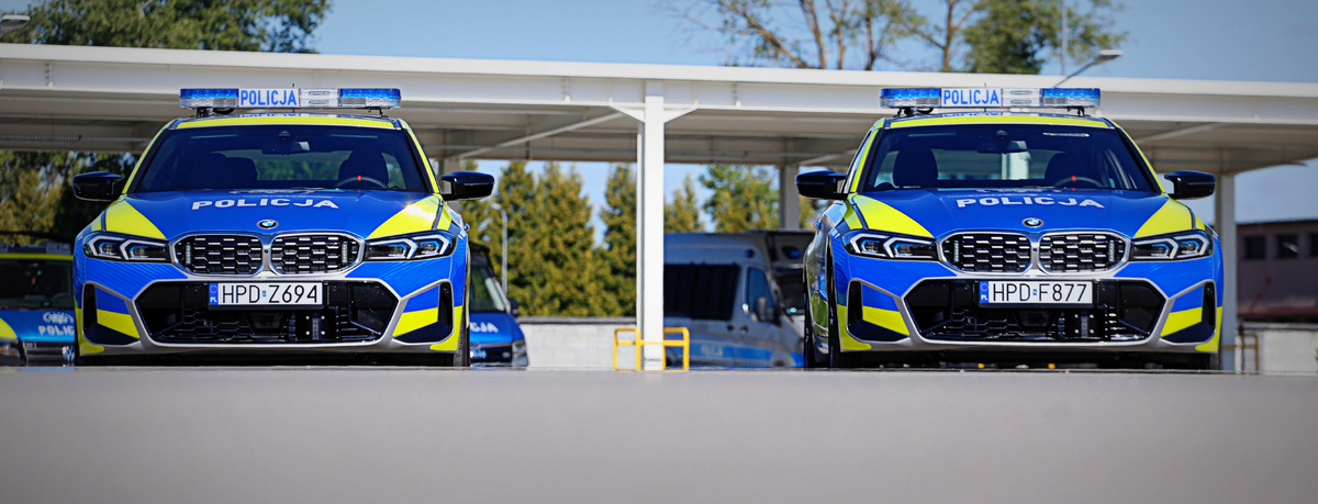 Nowe radiowozy oznakowane marki BMW.