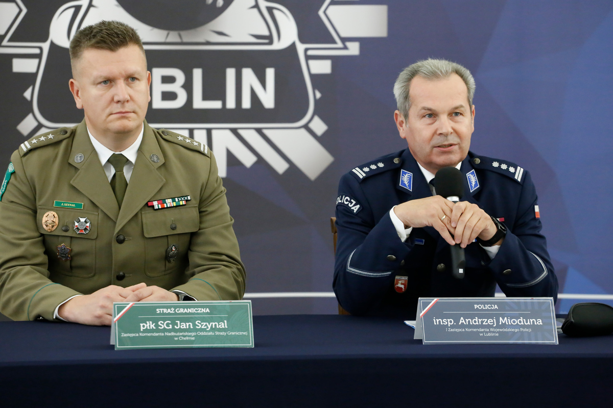 Zastępca Komendanta Nadbużańskiego Oddziału Straży Granicznej płk SG Jan Szynal i I zastępca Komendanta Wojewódzkiego Policji w Lublinie inspektor Andrzej Mioduna