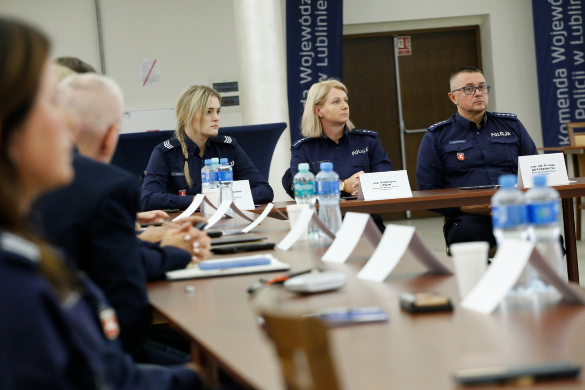 Policjanci na spotkaniu organizacyjnym dotyczącym wznowienia na Lubelszczyźnie ogólnopolskiego programu profilaktycznego „Przyszłość a Ty” – PaT.