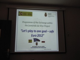 Plakat reklamujący projekt "Grajmy do jednej bramki - bezpieczne Euro 2012"