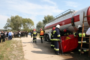 Działania straży pożarnej podczas symulacji sytuacji kryzysowej