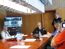 Uczestnicy wizyty podczas wykładu na temat zarządzania jednostkami policji w Hiszpanii