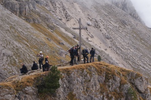 Uczestnicy kursu w górach podczas zkolenia wysokościowego
